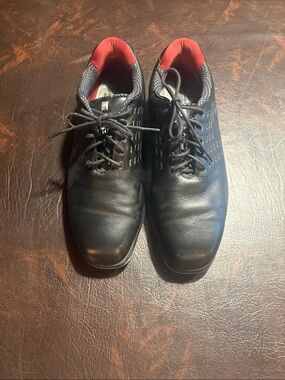 Golf shoes